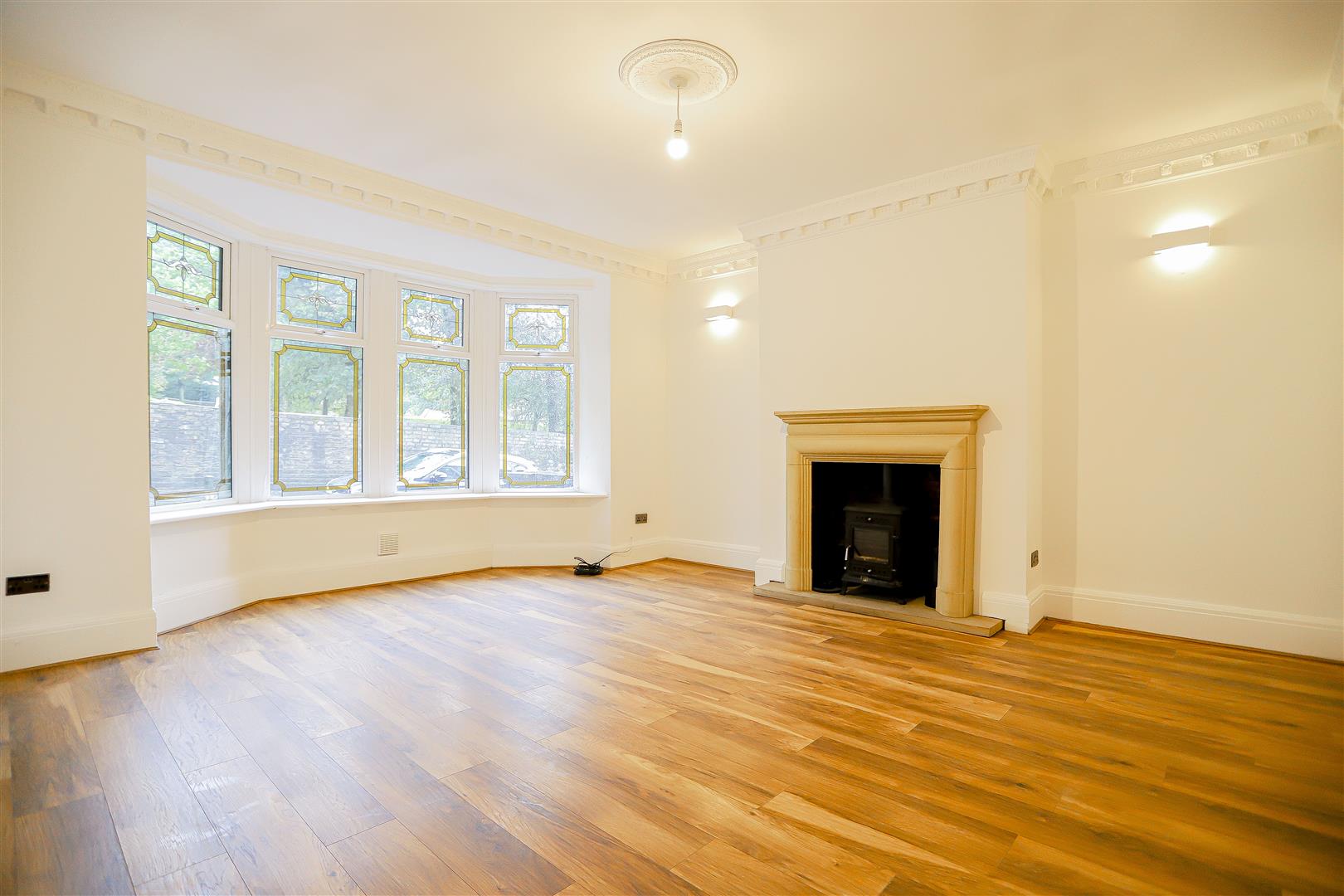 5 Bed End Terrace House For Sale - Main Image